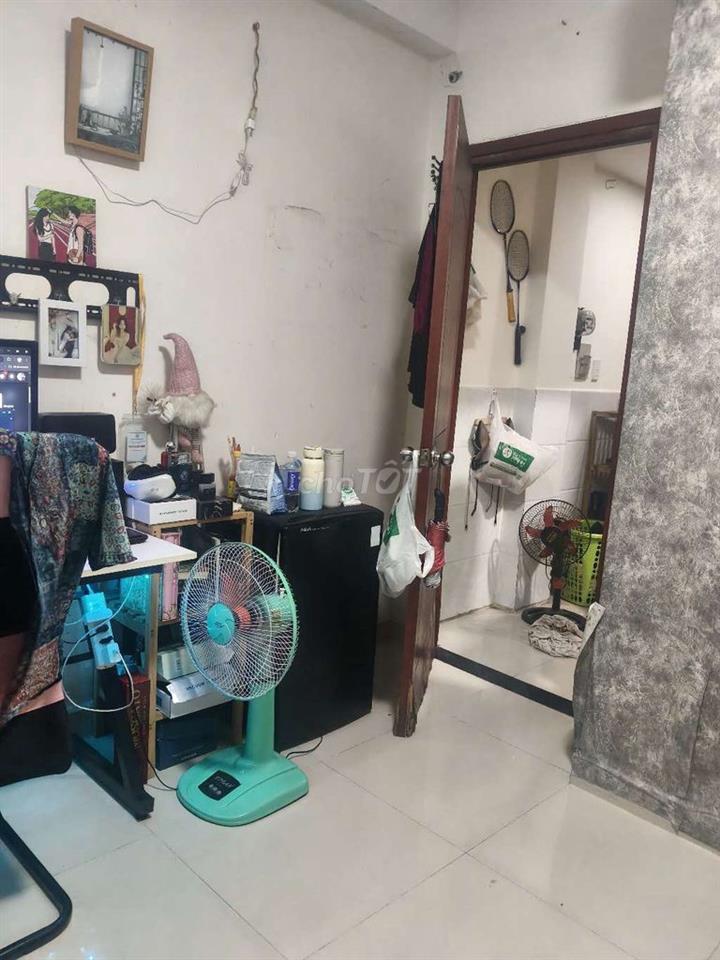 phòng 2t7 có máy lạnh tủ âm tường vệ sinh riêng nước nóng lạnh 