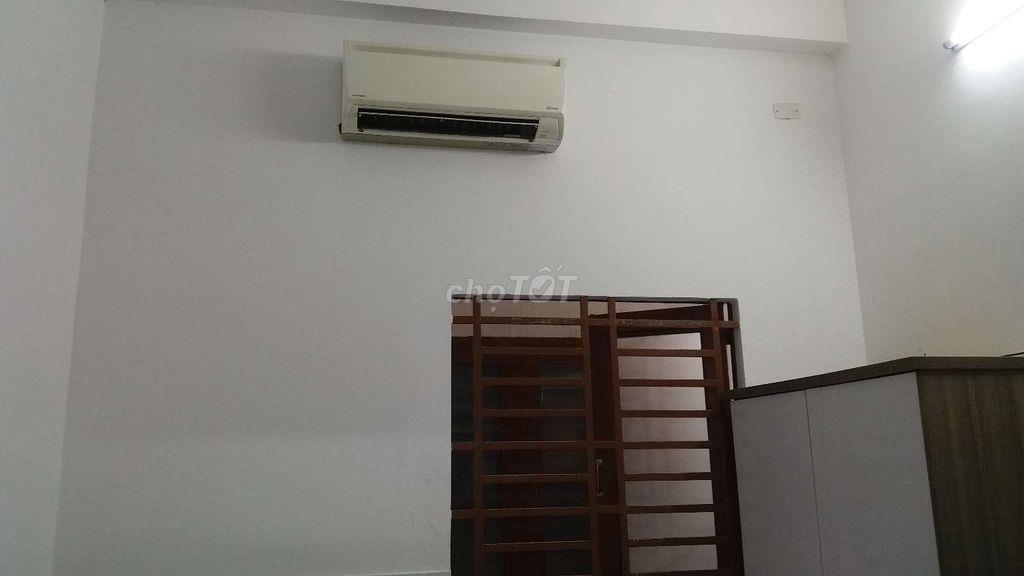 Phòng đẹp thang máy khóa vân tay