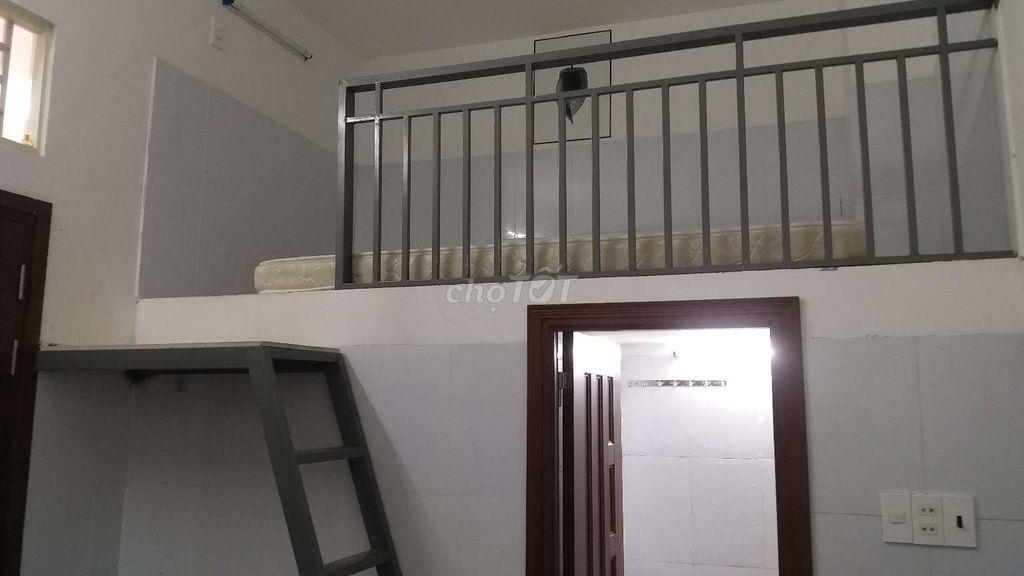 Phòng đẹp thang máy khóa vân tay
