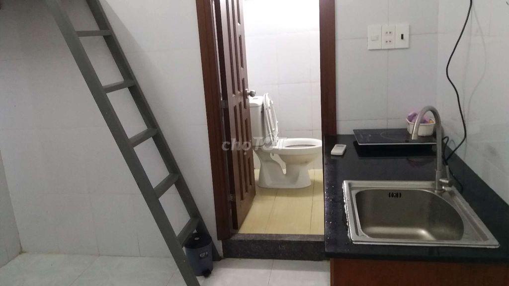 Phòng đẹp thang máy khóa vân tay