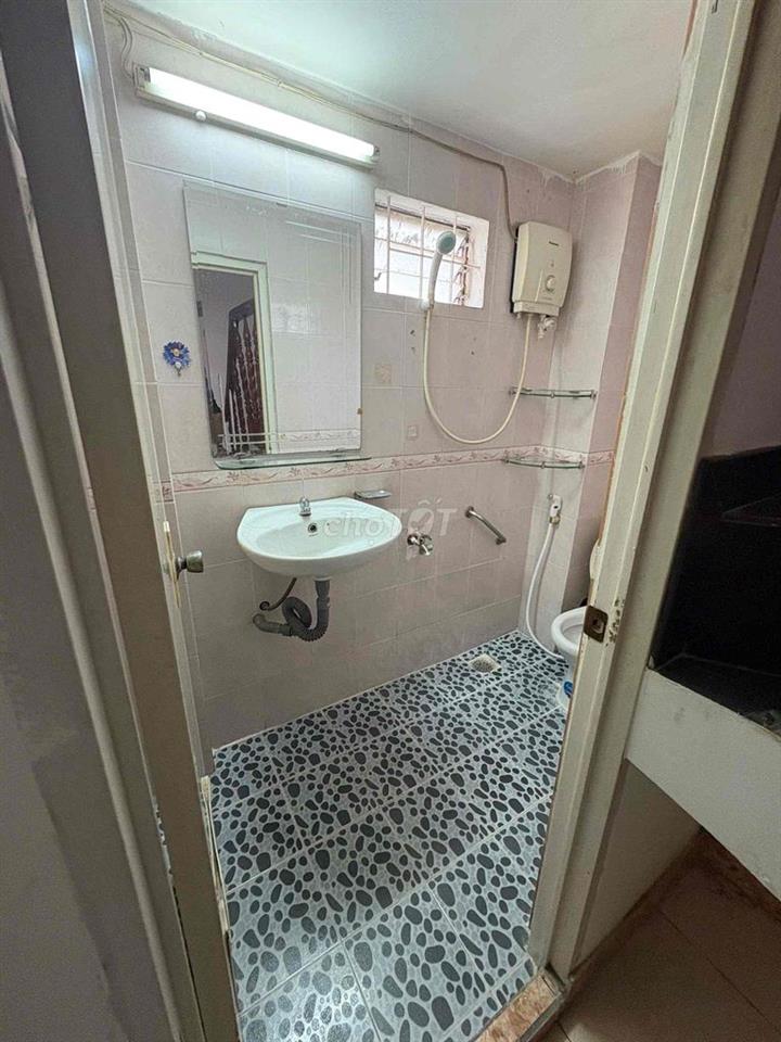 nhà riêng dư 1 phòng cần cho thuê