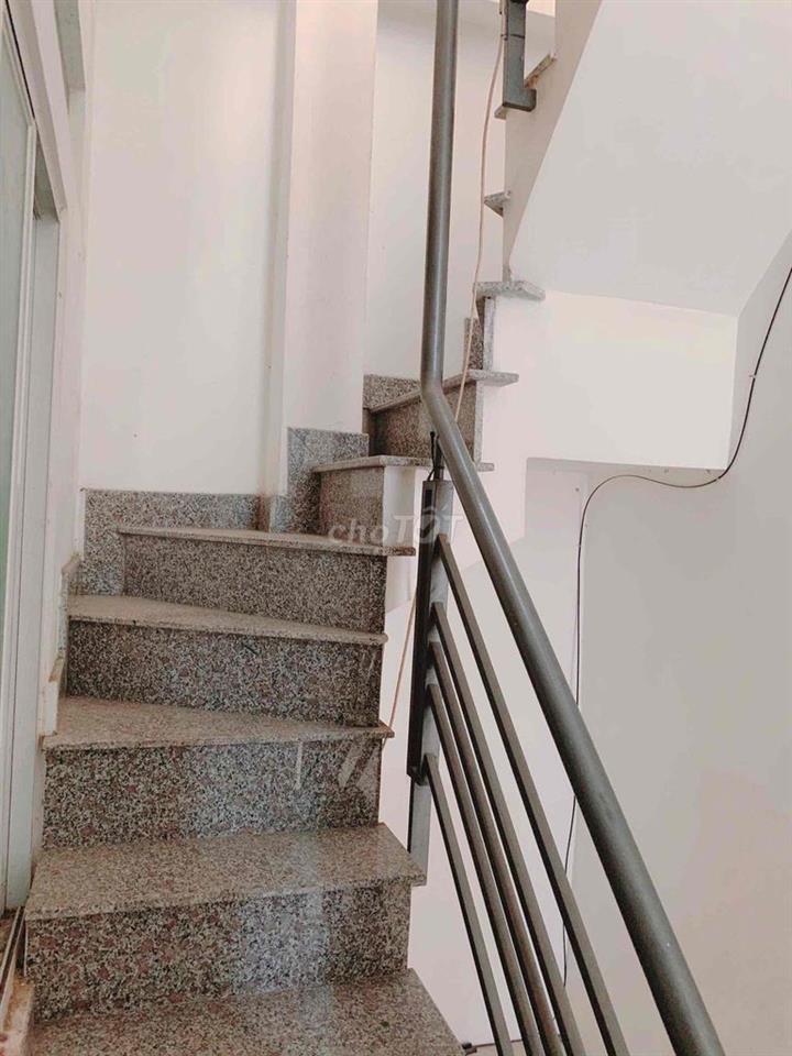 Mình có sẵn 1 phòng trống vòng xoay lăng cha cả hoàng văn thụ, chỉ dàn