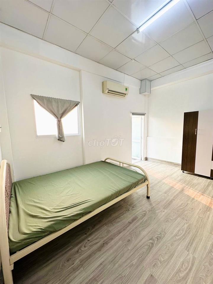 Phòng trọ 2 phòng ngủ, ban công thoáng mát Tân Bình