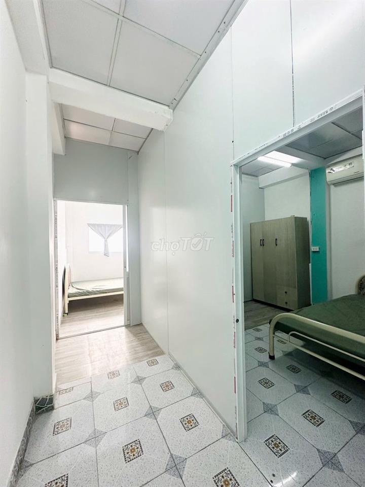 Phòng trọ 2 phòng ngủ, ban công thoáng mát Tân Bình