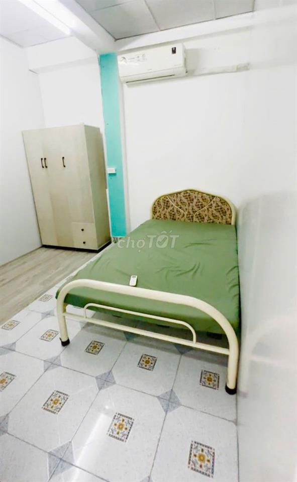 Phòng trọ 2 phòng ngủ, ban công thoáng mát Tân Bình
