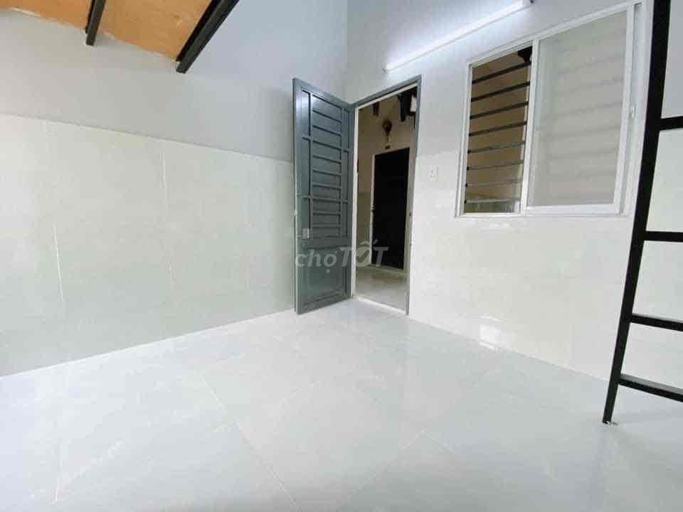 TRỌ GẦN CHỢ HOÀNG HOA THÁM- CÓ MÁY LẠNH