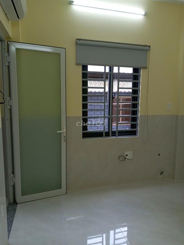 Phòng máy lạnh Lạc Long Quân mới xây