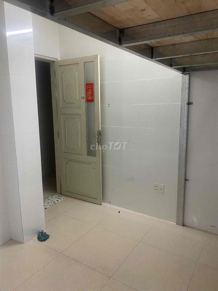 phóng trọ 16m2 có máy lạnh gác lửng gần chợ Tân bình