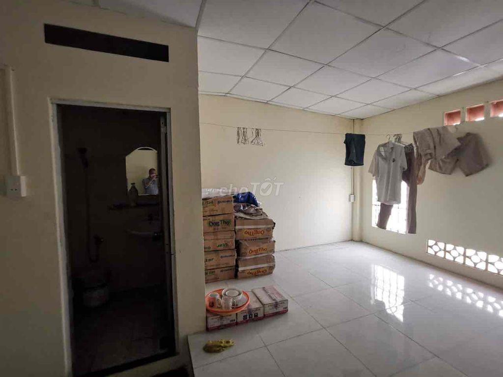 Bán nhà MTKD đường CN11,dt:4x25m,cấp4-có gác lửng,q.tân phú