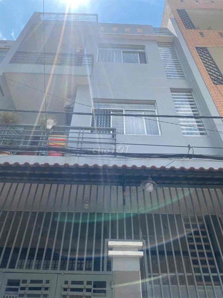 Chính chủ bán nha Lưu chí hiếu,dt:6x10,5m,3lầu,q.tan phú