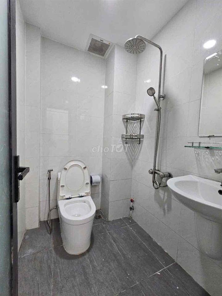 Cho thuê nhà nguyên căn MTNB đường Dc,dt:4x14m,3lầu,q.tân phú