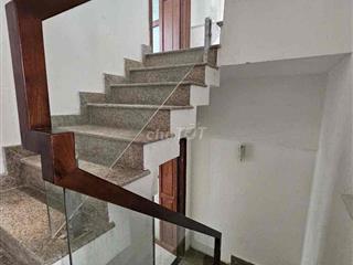 Cho thuê nhà nguyên căn MTNB đường Dc,dt:4x14m,3lầu,q.tân phú