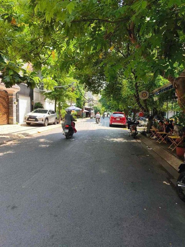 CĂN GÓC - CÔNG VIÊN NGAY TRƯỚC NHÀ