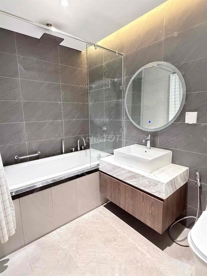Chuyên cho thuê căn hộ Brilliant có ô đậu xe hơi