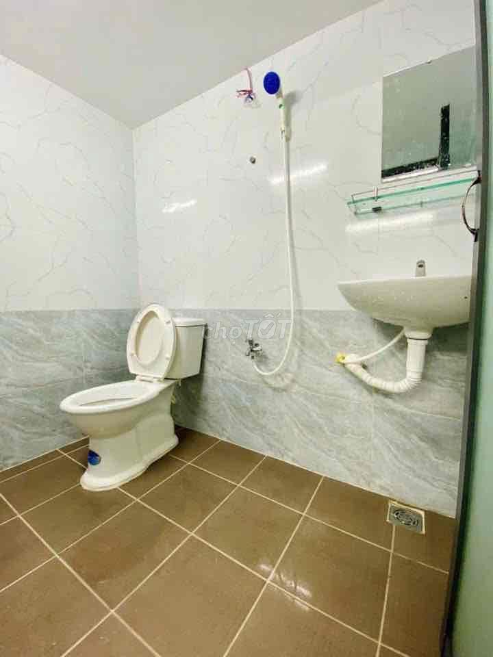 DÃY TRỌ TÔ HIỆU HOÀ BÌNH GIÁ 3TR5 SẴN KỆ BẾP GẦN VĂN HIẾN HỒNG BÀNG