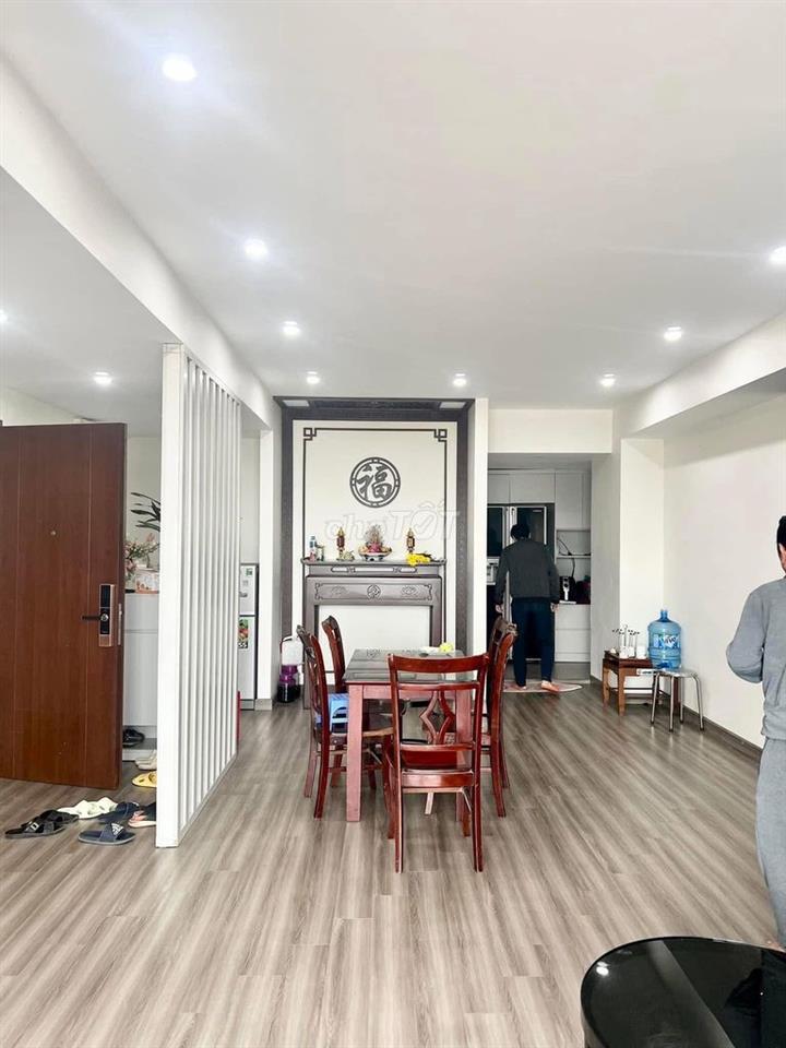 Cho thuê chung cư Oriental Plaza, Âu Cơ- 2PN, NTCB giá 11tr/th