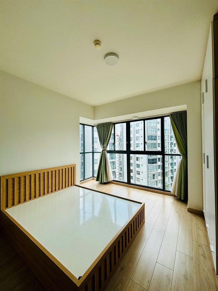 Cho thuê căn hộ Emerald : 3pn,2wc , 104m2, full nội thất , giá 18tr