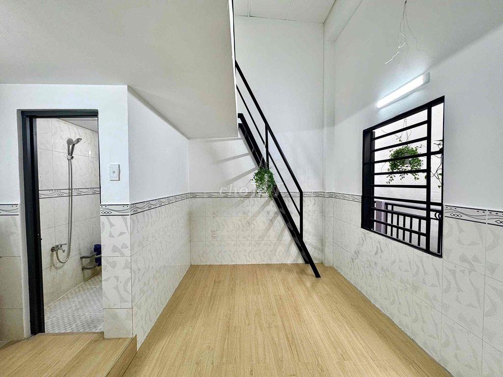 NHÀ MỚI CHO THUÊ GIÁ RẺ BAN CÔNG RỘNG Ở THOẢI MÁI 3-4 BẠN