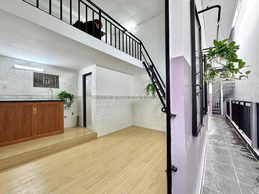 NHÀ MỚI CHO THUÊ GIÁ RẺ BAN CÔNG RỘNG Ở THOẢI MÁI 3-4 BẠN
