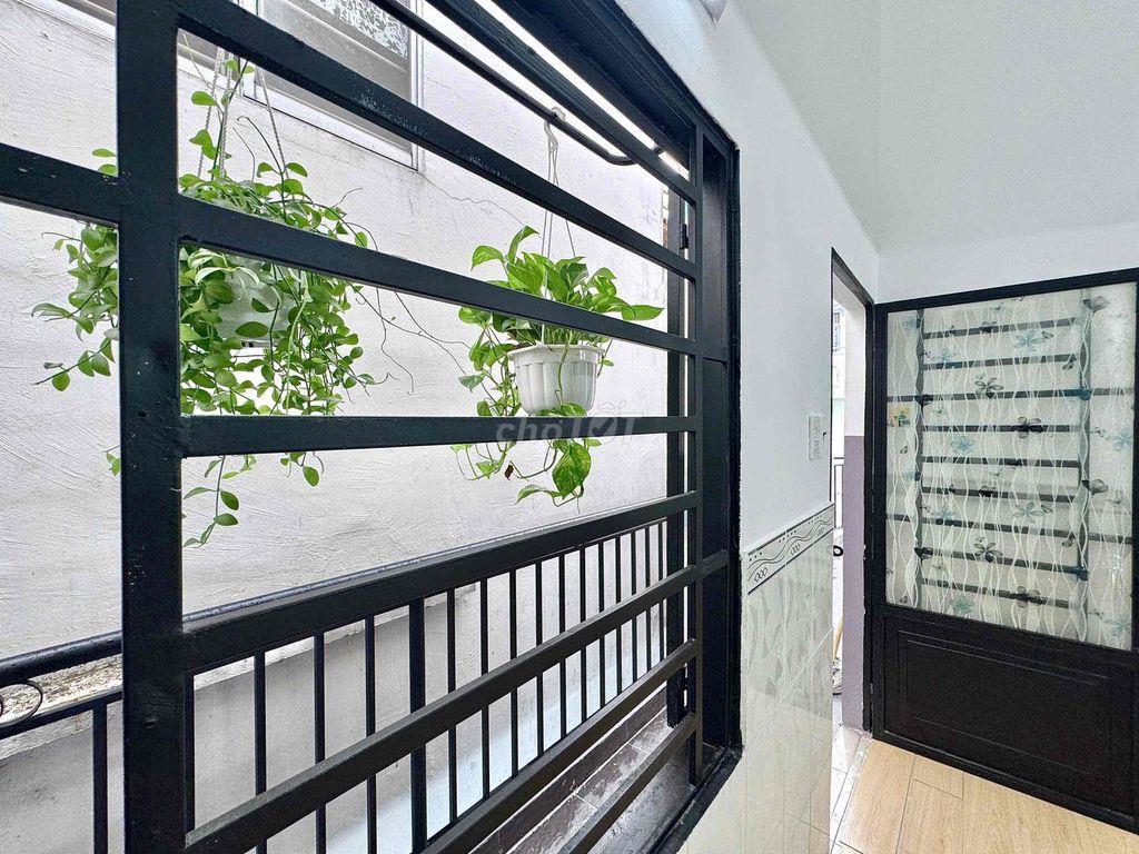 NHÀ MỚI CHO THUÊ GIÁ RẺ BAN CÔNG RỘNG Ở THOẢI MÁI 3-4 BẠN