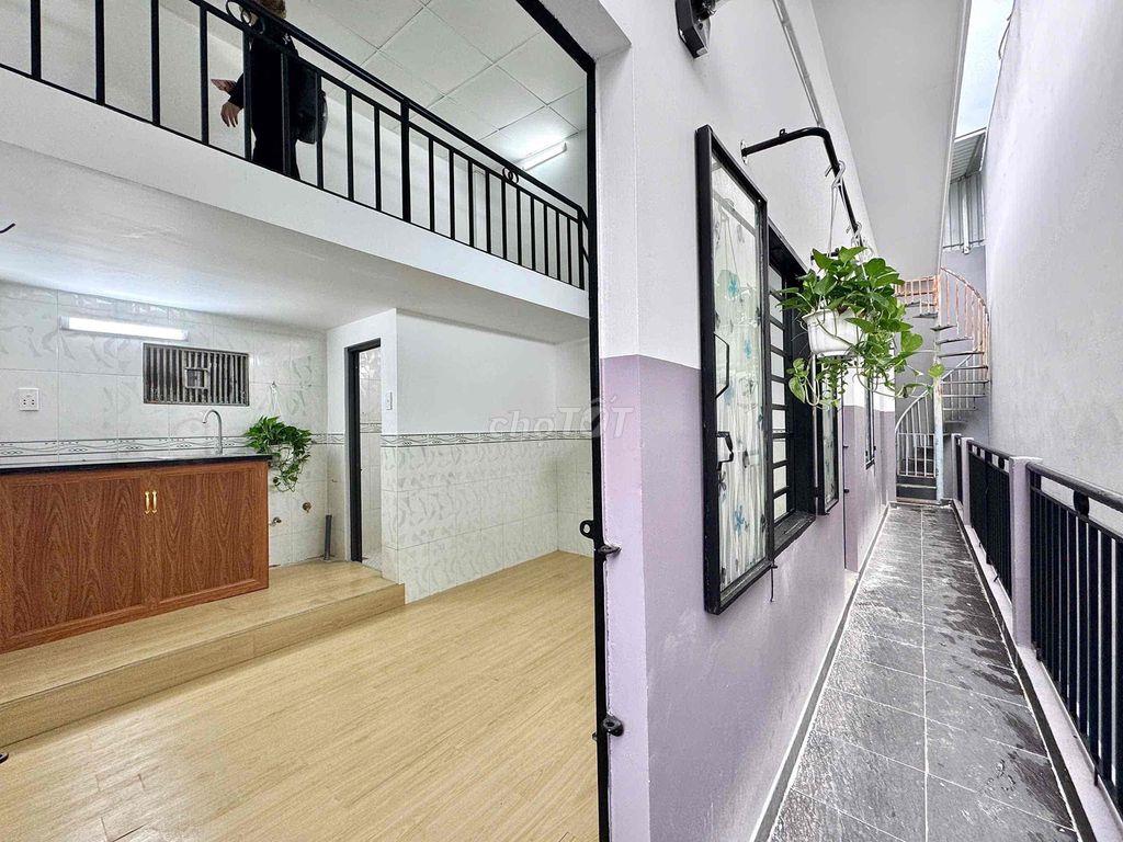 NHÀ MỚI CHO THUÊ GIÁ RẺ BAN CÔNG RỘNG Ở THOẢI MÁI 3-4 BẠN