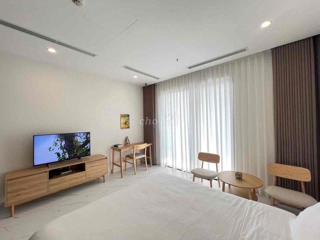Phòng Ngủ Full Nội Thất – Ngay E.Town Cộng Hòa | Ban Công |