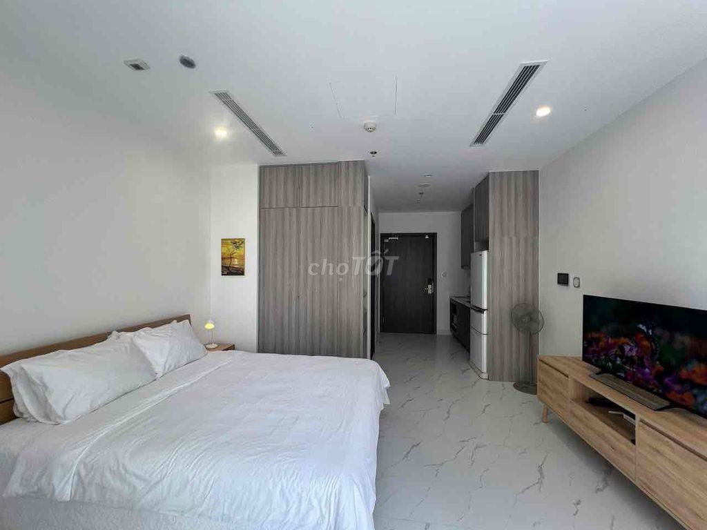 Phòng Ngủ Full Nội Thất – Ngay E.Town Cộng Hòa | Ban Công |