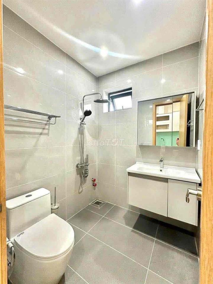STUDIO BAN CÔNG THOÁNG NGAY MŨI TÀU TRƯỜNG CHINH