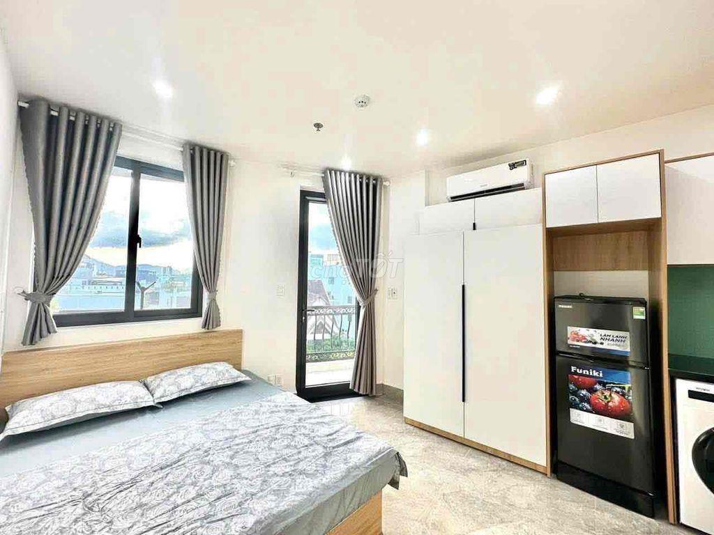 STUDIO BAN CÔNG THOÁNG NGAY MŨI TÀU TRƯỜNG CHINH