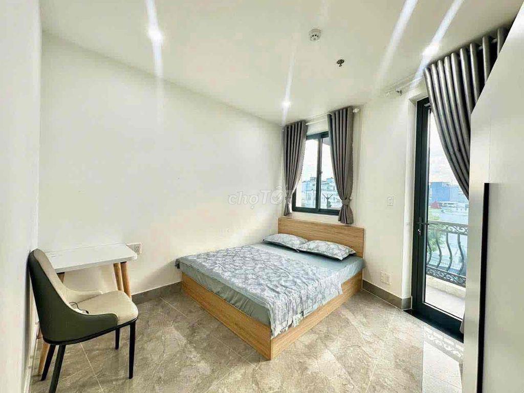 STUDIO BAN CÔNG THOÁNG NGAY MŨI TÀU TRƯỜNG CHINH
