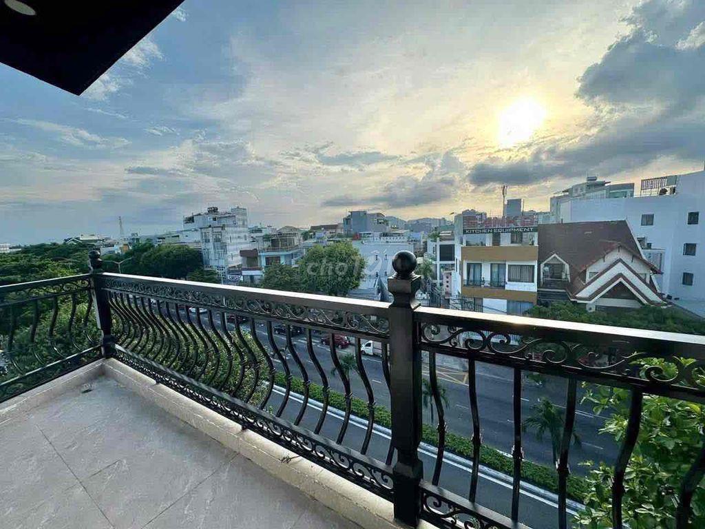 STUDIO BAN CÔNG THOÁNG NGAY MŨI TÀU TRƯỜNG CHINH