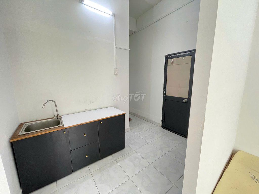 Ban công ngay trung tâm Tân Phú chưa tới 4tr