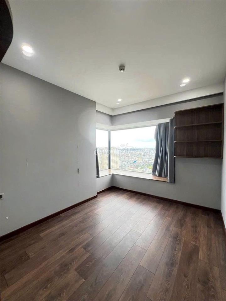 Cho thuê C/c Resgreen Tower 93m2, Đ.Thoại Ngọc Hầu 3PN giá 15tr/th