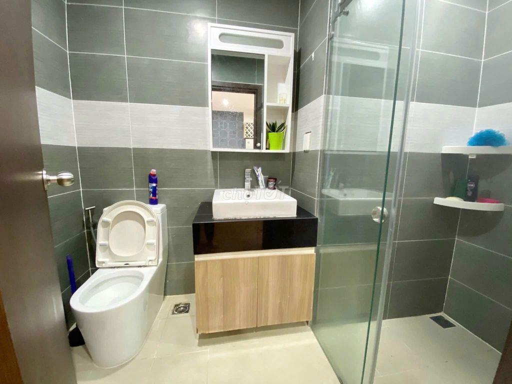 Cho thuê C/c cao cấp Resgreen Tân Phú 3PN, giá 15,5tr/th trống sẵn.