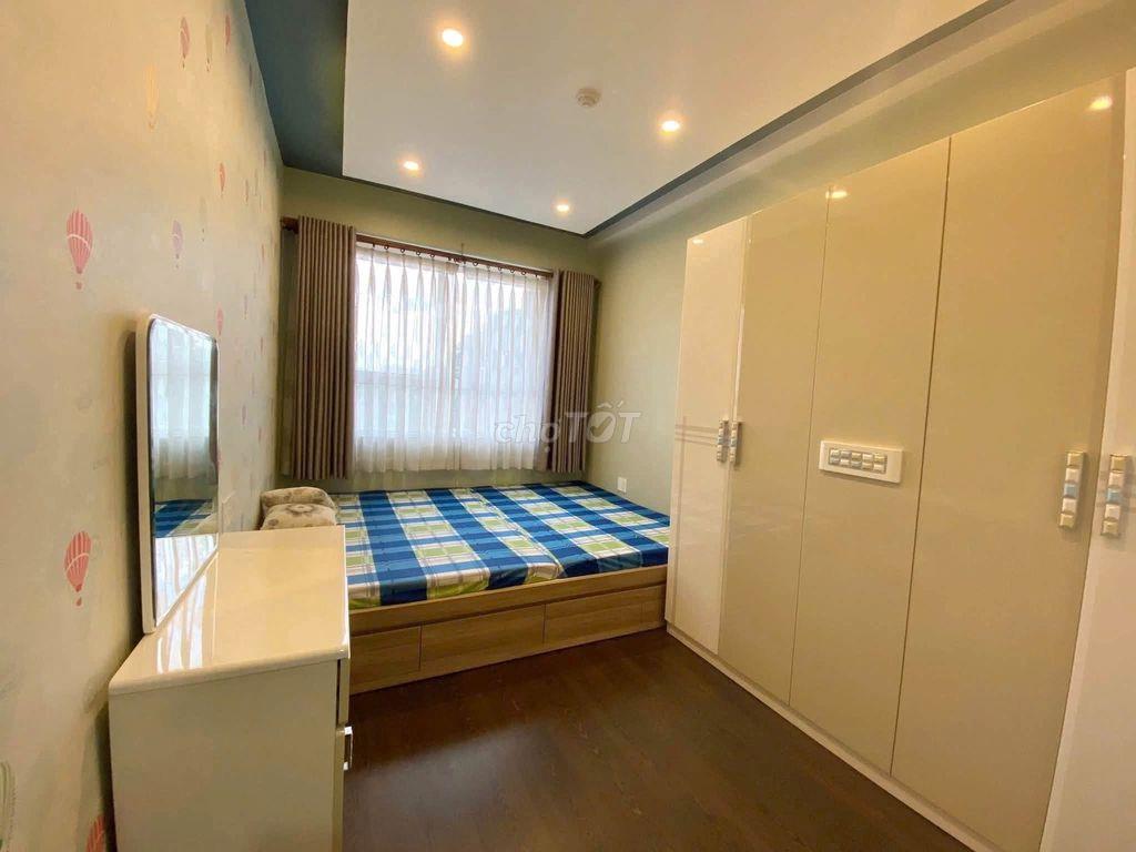 Cho thuê C/c cao cấp Resgreen Tân Phú 3PN, giá 15,5tr/th trống sẵn.