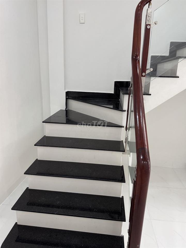 Bán nhà mới xây 482/5/8C Phú thọ hòa, tân phú dt: 4.1 x 8 giá 4tỷ3
