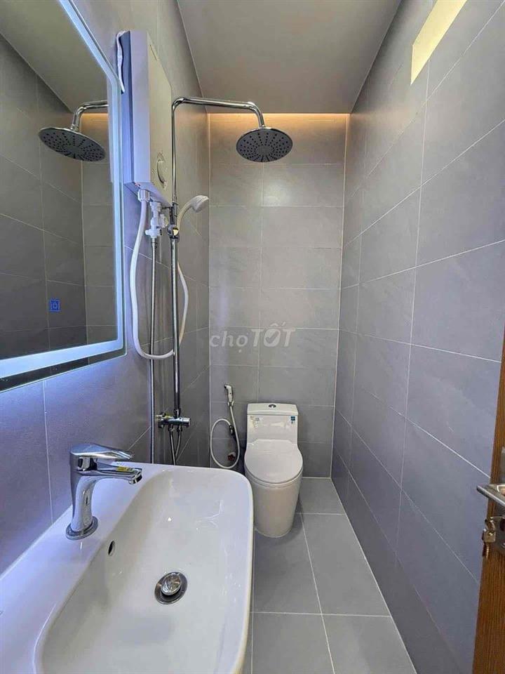 Khuôn Việt cách Đầm sen 300 m 2 tầng 40m2