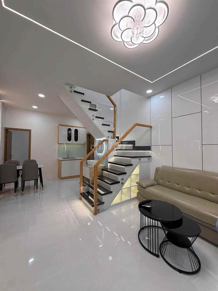 Khuôn Việt cách Đầm sen 300 m 2 tầng 40m2