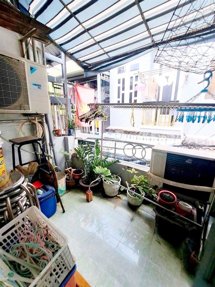 NHÀ 2.TẦNG - NHỈNH 2TỈ - VÀI BƯỚC QUA TÂN PHÚ
