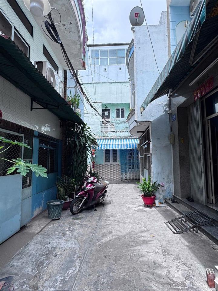 Cần Bán nhà 2 lầu  chính chủ gần Đầm sen 5 dài 10 