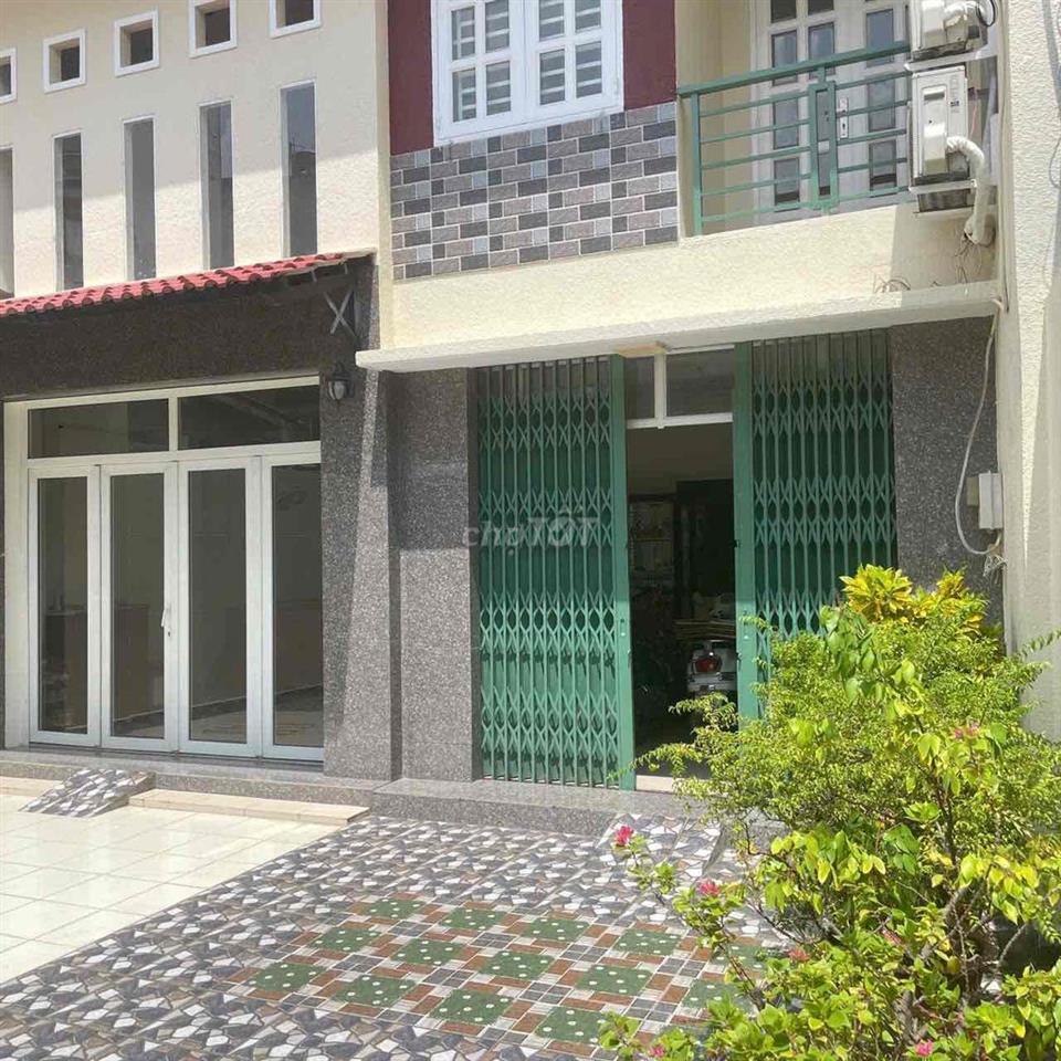 ❇️BÁN NHÀ CĂN ĐÔI LỚN, DT:8,1-37m, DT:300m, DTSD: 500m, một lầu đúc.