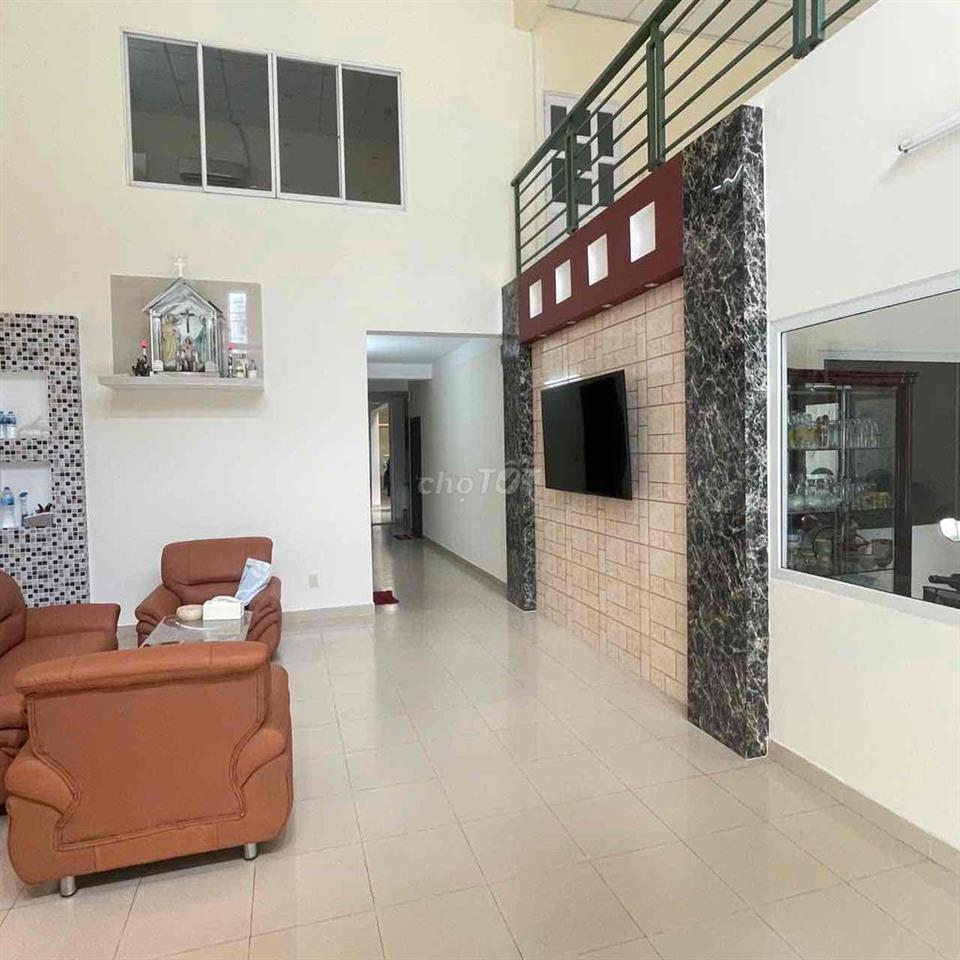 ❇️BÁN NHÀ CĂN ĐÔI LỚN, DT:8,1-37m, DT:300m, DTSD: 500m, một lầu đúc.