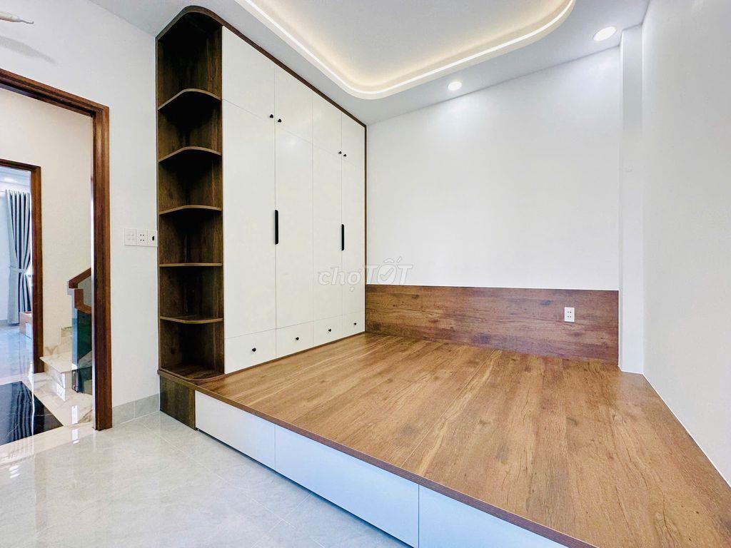  35/51 Đỗ Thừa Luông, 4 x 16.7m, 1 trệt hai lầu sân thượng giá 8,5 tỷ.