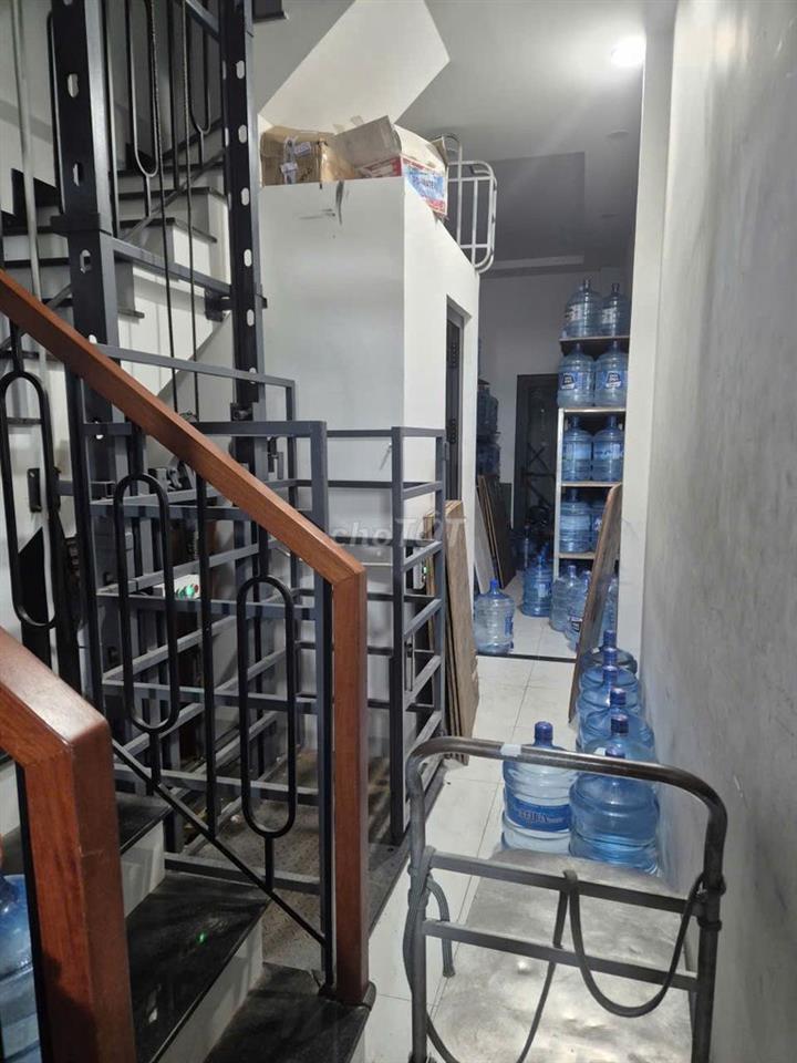 Cần Bán nhà Mặt Tiền Đường Lê Cao Lãng