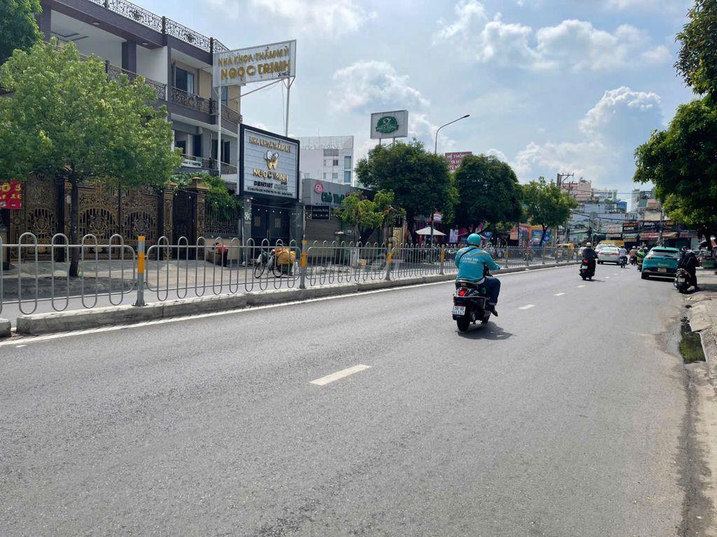 Bán nhà mặt tiền Nguyễn Sơn, chính chủ cần tiền bán gấp