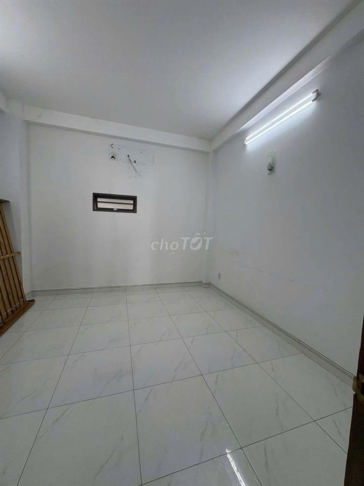 Hẻm 8m Lũy bán Bích 4x16 3 tầng 5PN giá 15.5tr