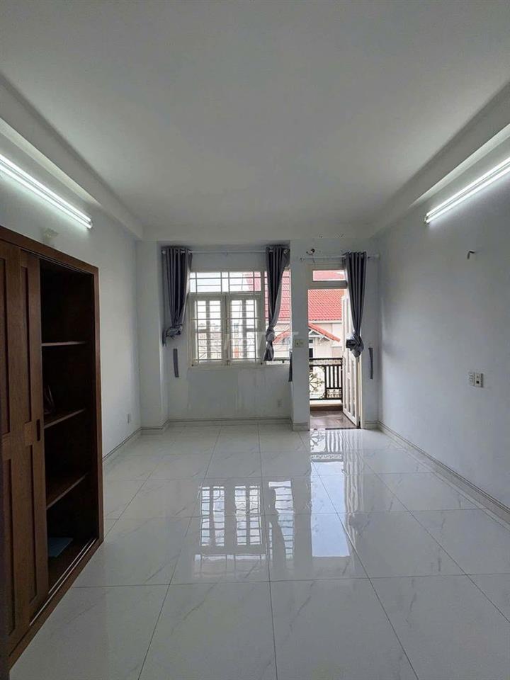 Hẻm 8m Lũy bán Bích 4x16 3 tầng 5PN giá 15.5tr