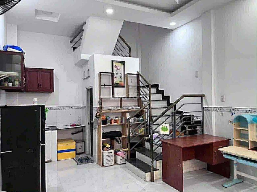 Bán nhà cách 3 căn ra duong Vuon Lài dt 52m2 nhỉnh 4 tỏi