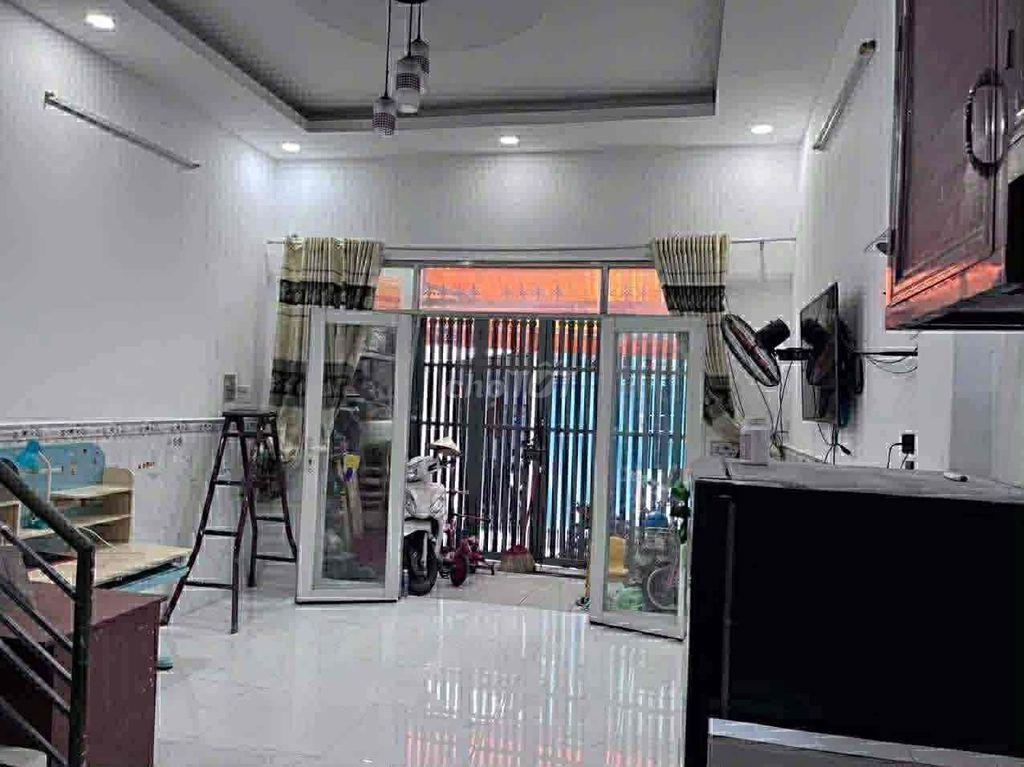 Bán nhà cách 3 căn ra duong Vuon Lài dt 52m2 nhỉnh 4 tỏi