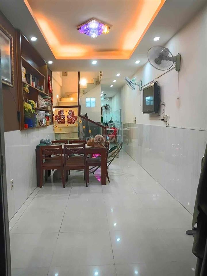 cần bán gấp nhà q3